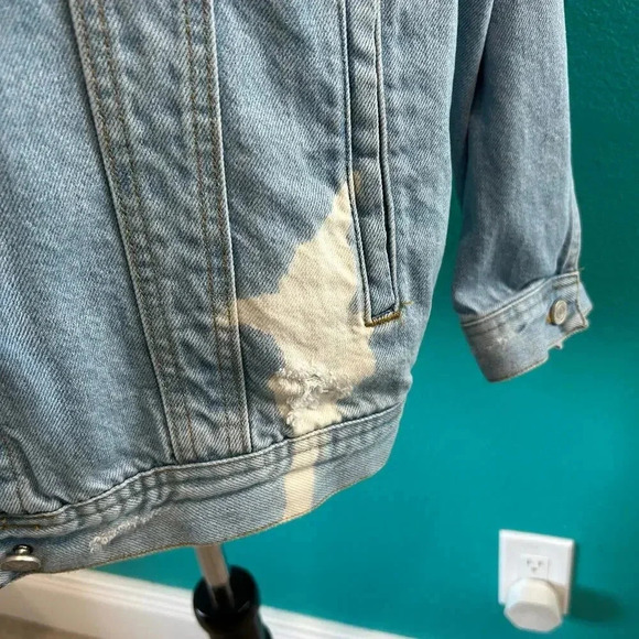 Barbie X Missguided Oversized Blue Acid Wash Denim Jacket Distressed Size 6 - Picture 4 of 10